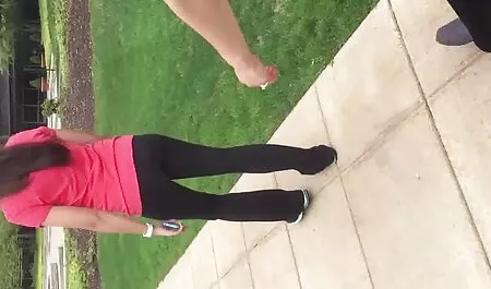 BIG TITS: مربی Fucks Cheerleader گاییدن زن کیردار