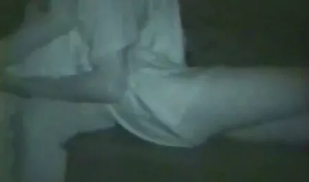 رابطه جنسی با فلم سکس زن سگ یک زن در رختخواب