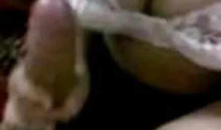سبزه در آشپزخانه سکسی زن با اسب