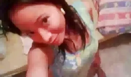 سبزه کلیپ سکس با زن داداش در جوراب ساق بلند در صورت لعنتی