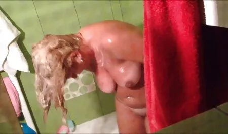 که به سکس زن با فیل پالین 623 خیره شده است