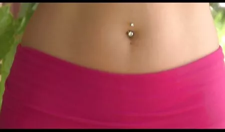 مادر و دختر یکدیگر را لیس سکس گروهی زنان کیردار می زنند